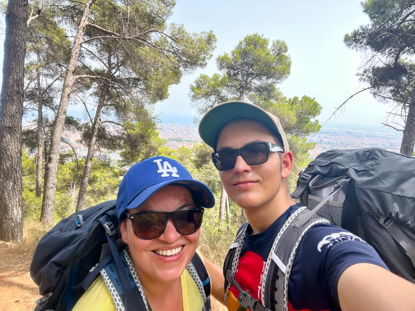 Elli et Leo sur le Chemin de Saint-Jacques.